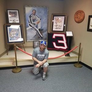 Meet your Posher, Dennis